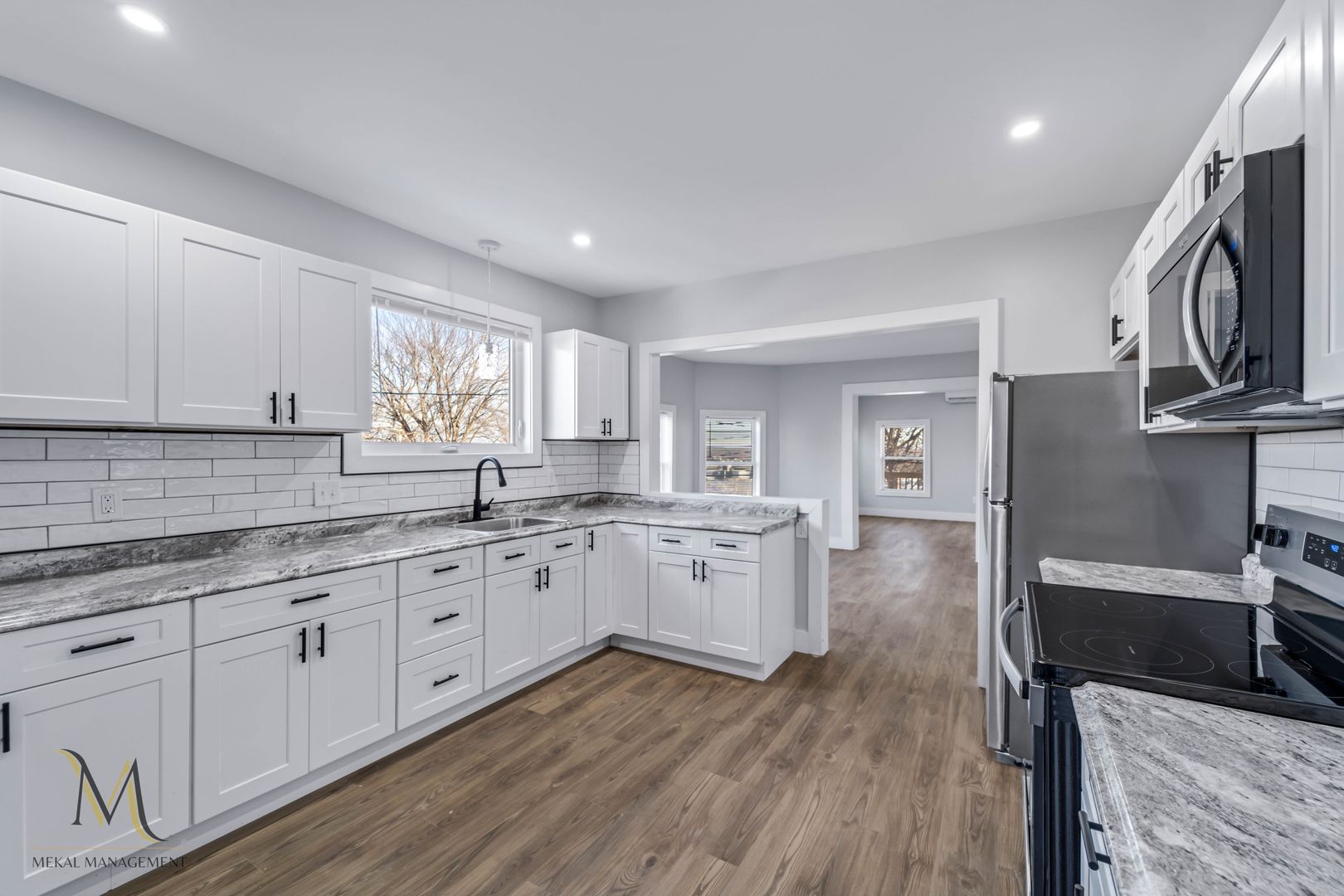 Holyoke Apartment: 403-405 S Elm St