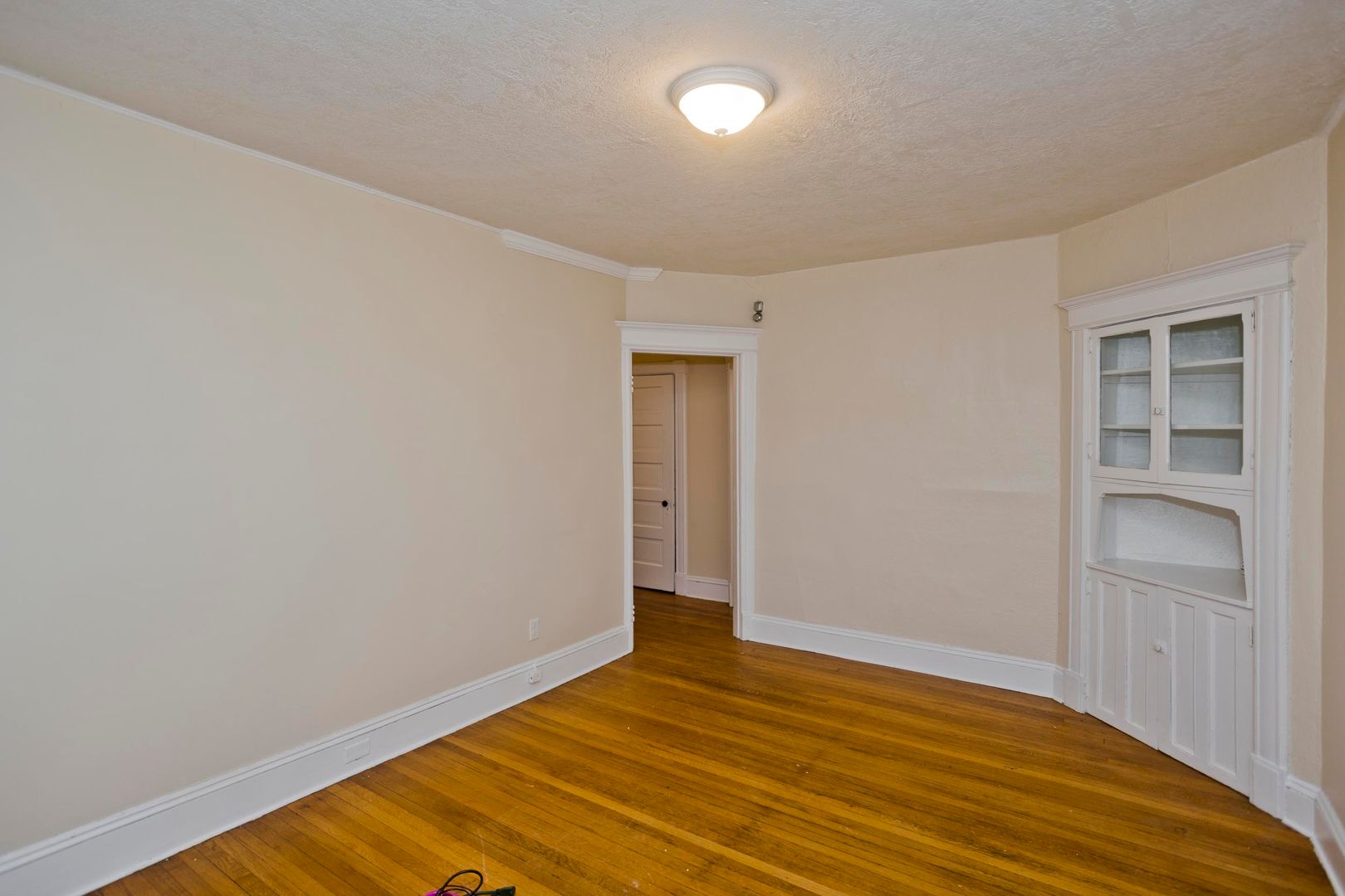 Springfield Apartment: 242 Fort Pleasant Ave