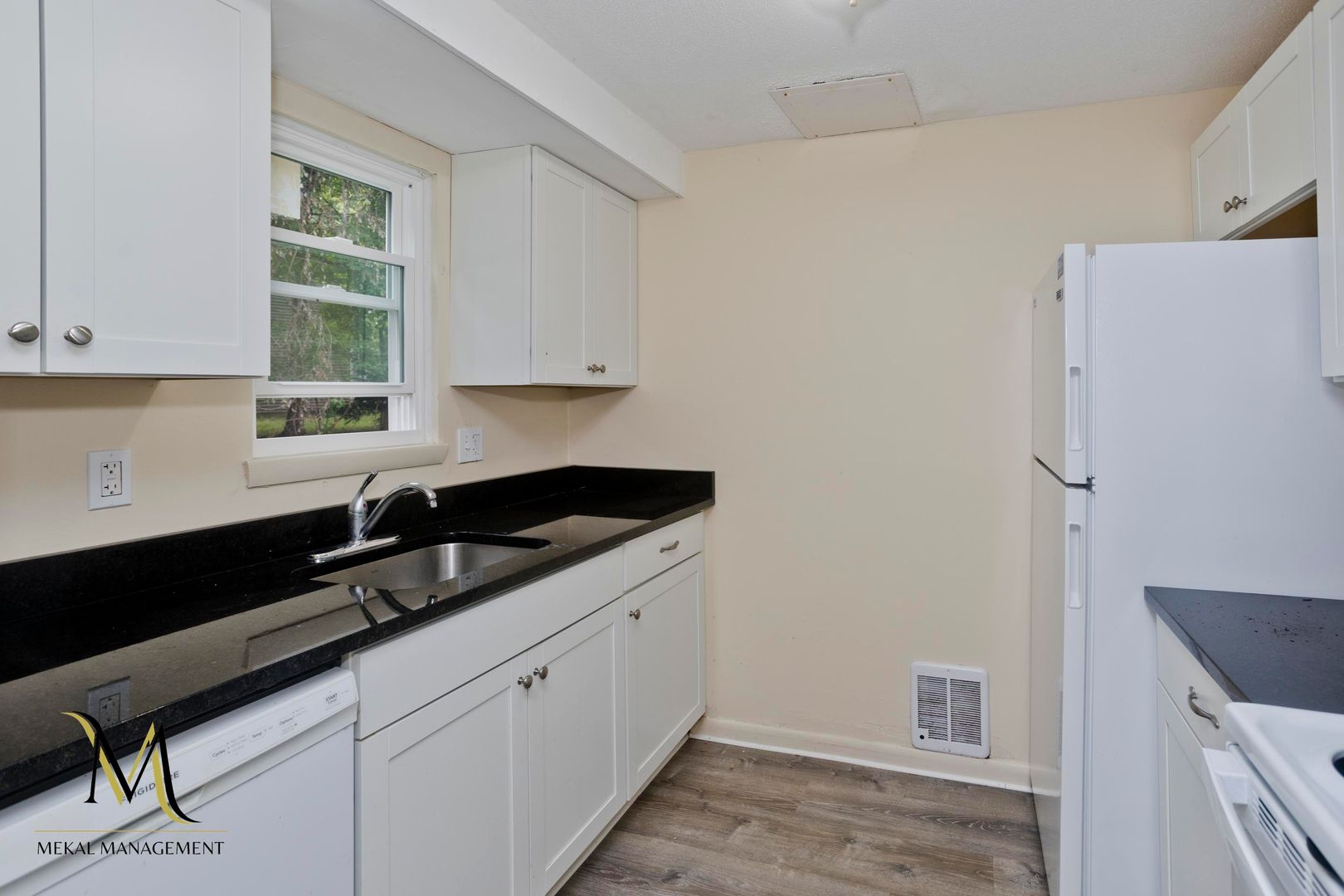 Easthampton Apartment: 9-29 West Lake Street/2-4 Culdaff Street
