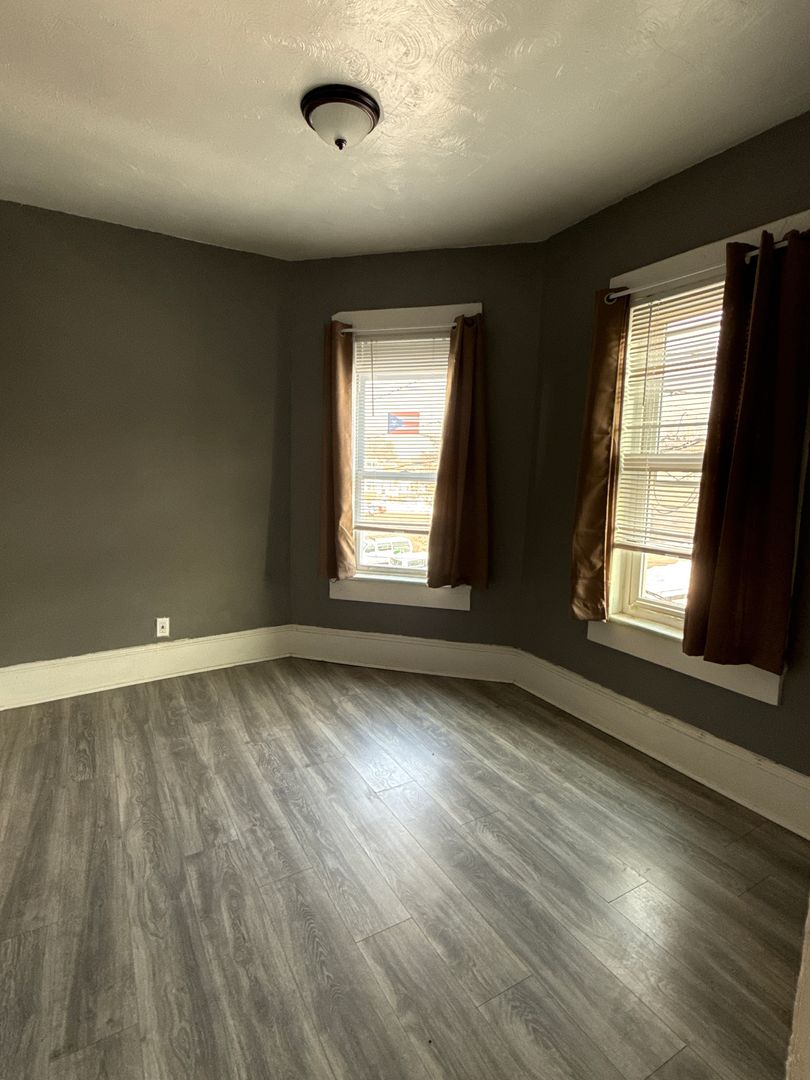 Chicopee Apartment: 66 Dwight St