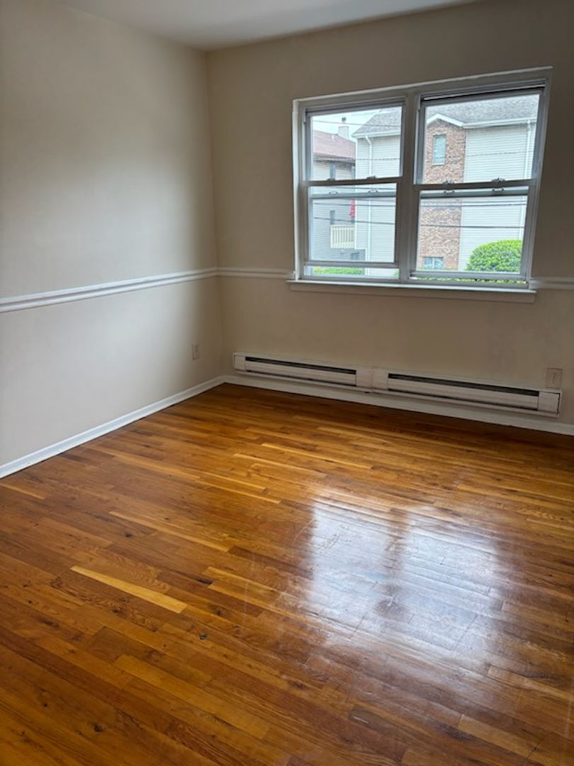 Palisades Park Apartment: 245 Grand Ave