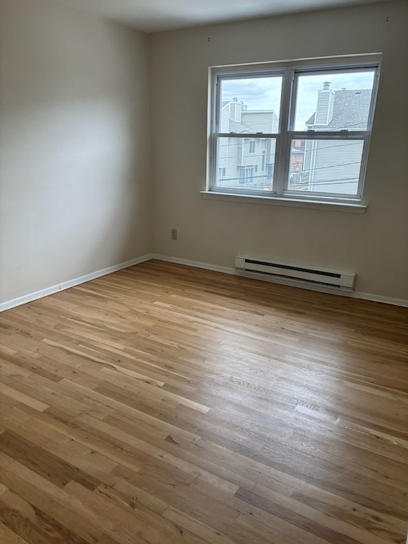 Palisades Park Apartment: 245 Grand Ave