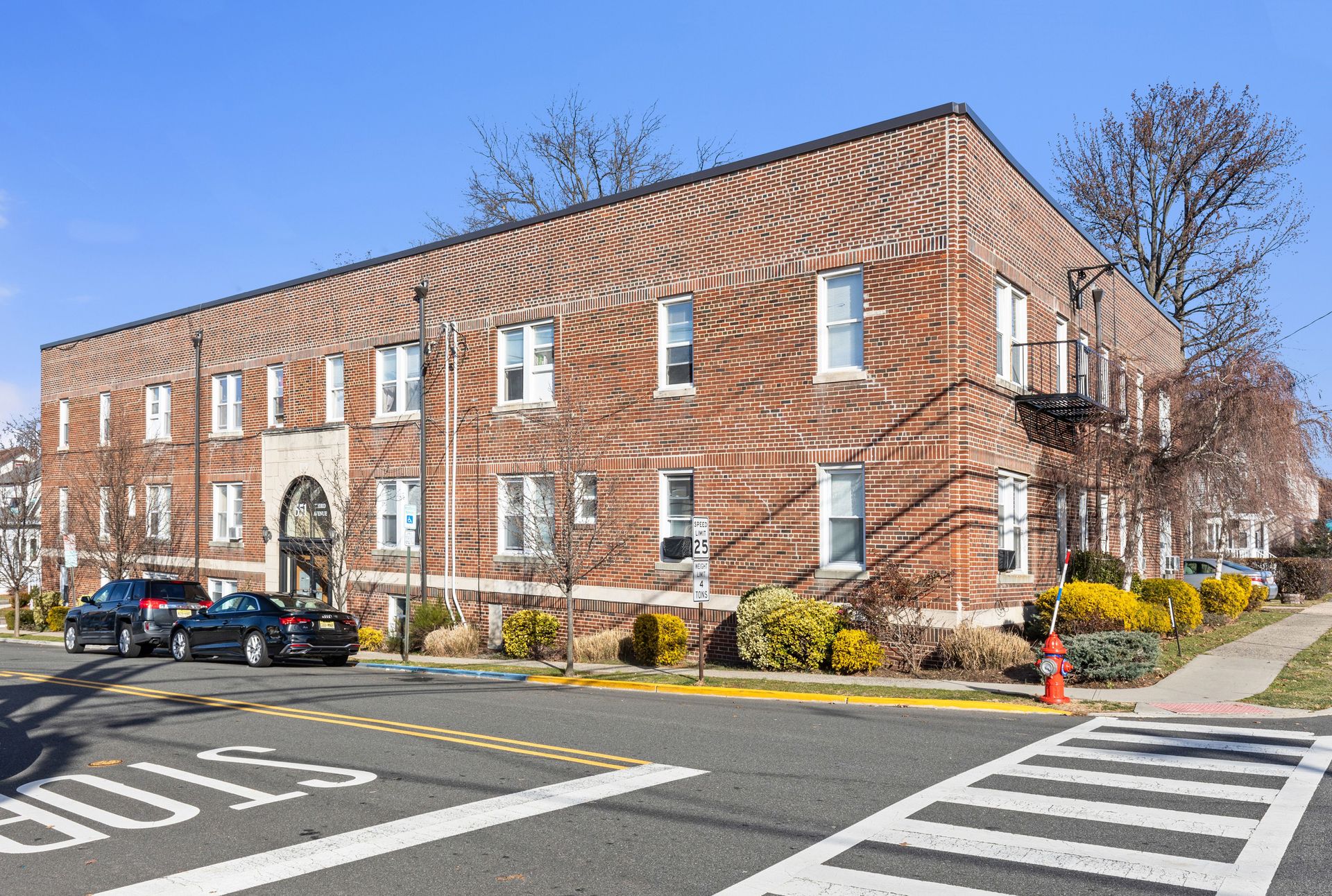 Lyndhurst Apartment: 551 3rd Ave