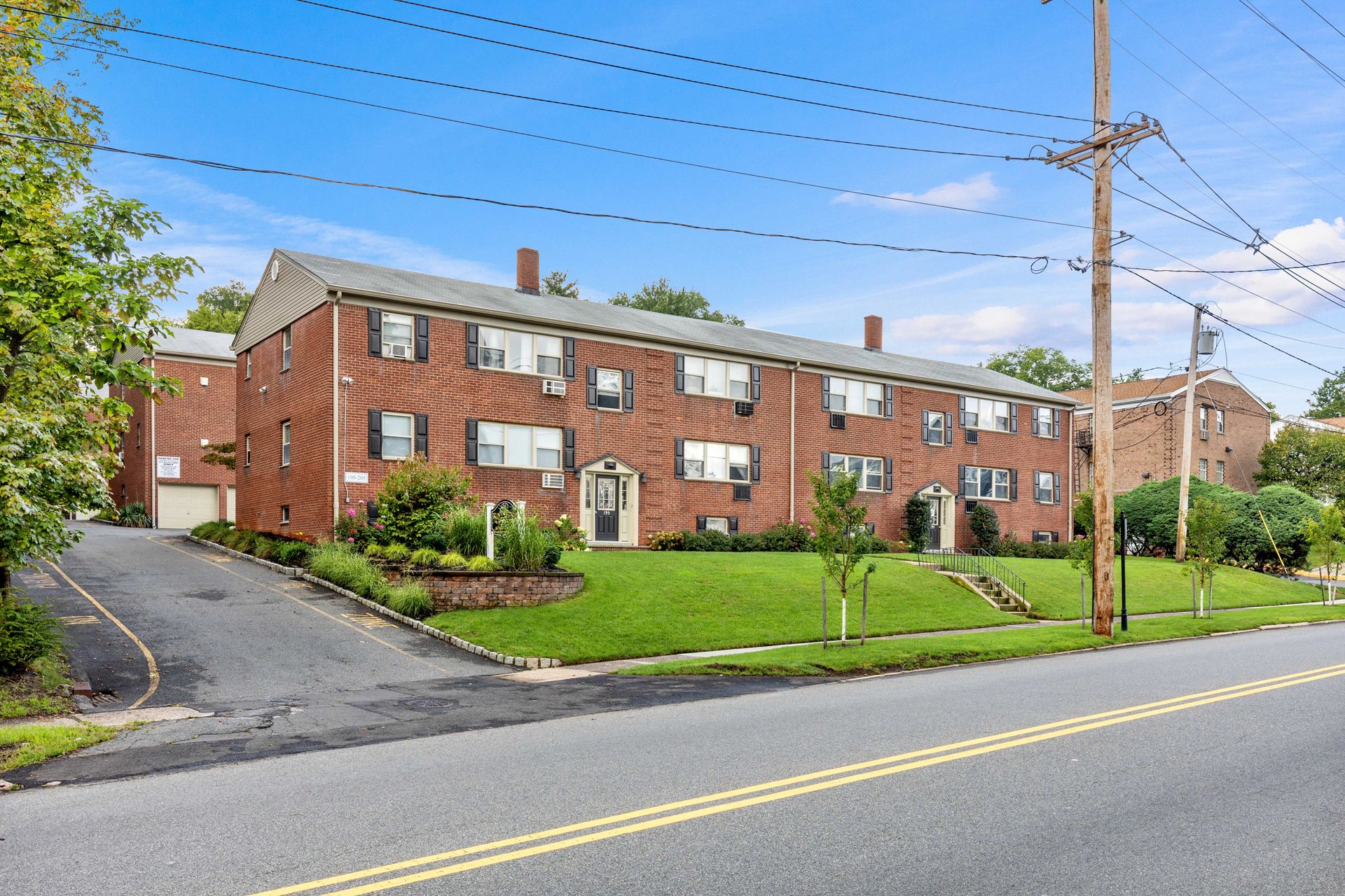 River Edge Apartment: 195-205 Kinderkamack Rd