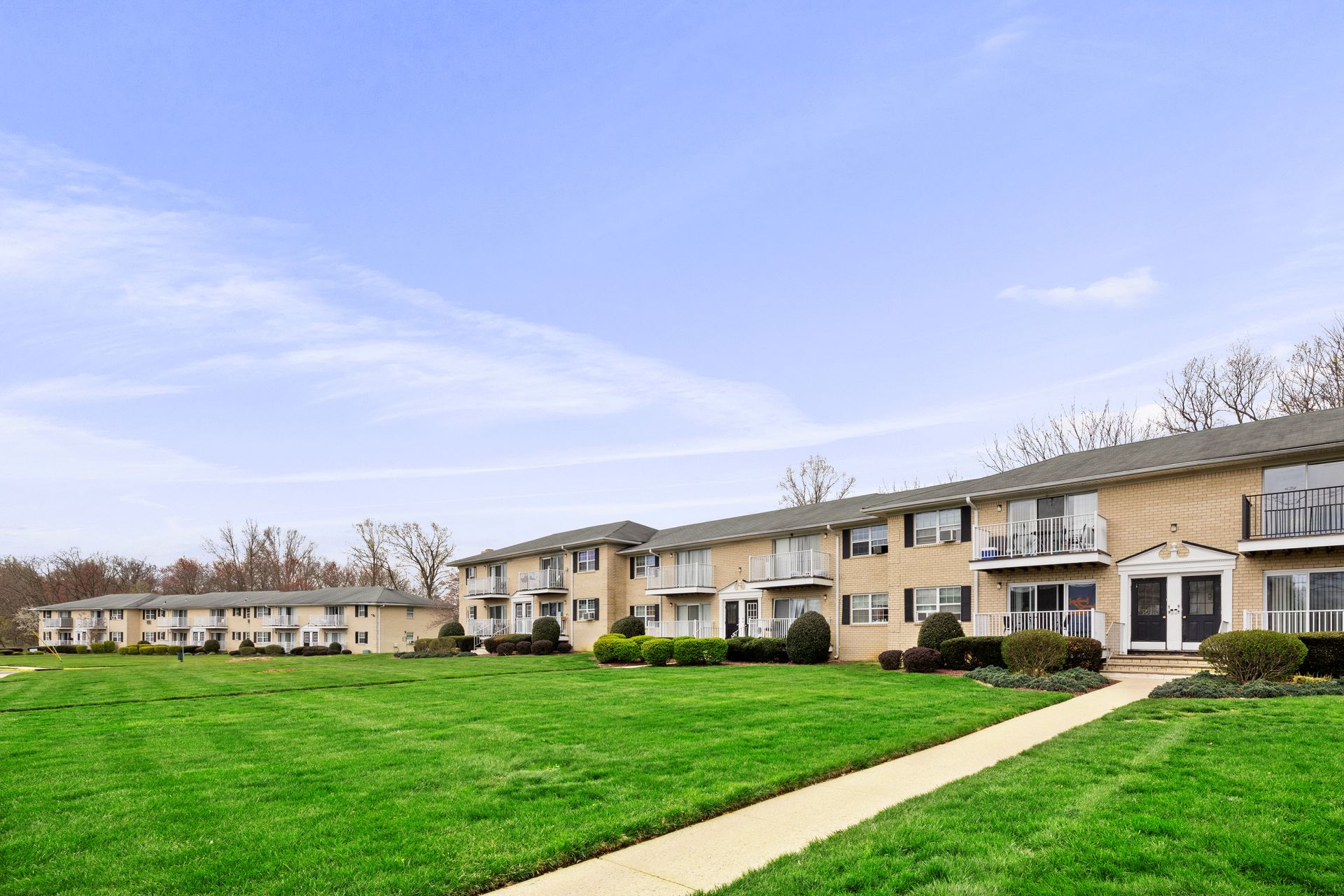 Freehold Apartment: 210 Harding Road