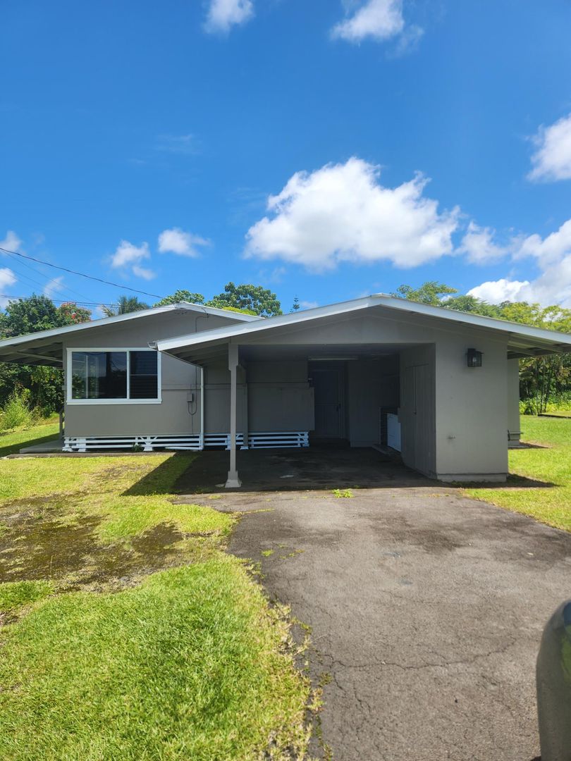 Hilo House: 360-B Lama St.