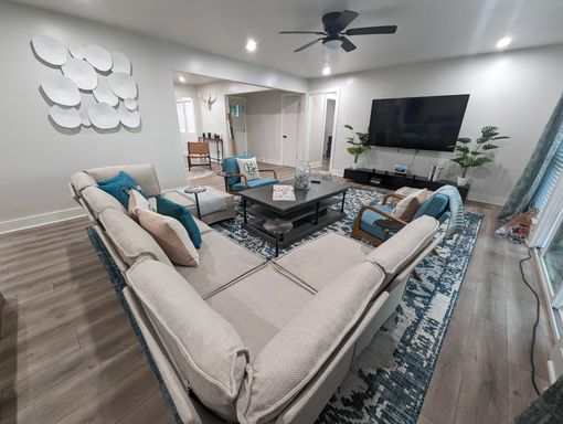 4 Bed 2 Bath – photo 1