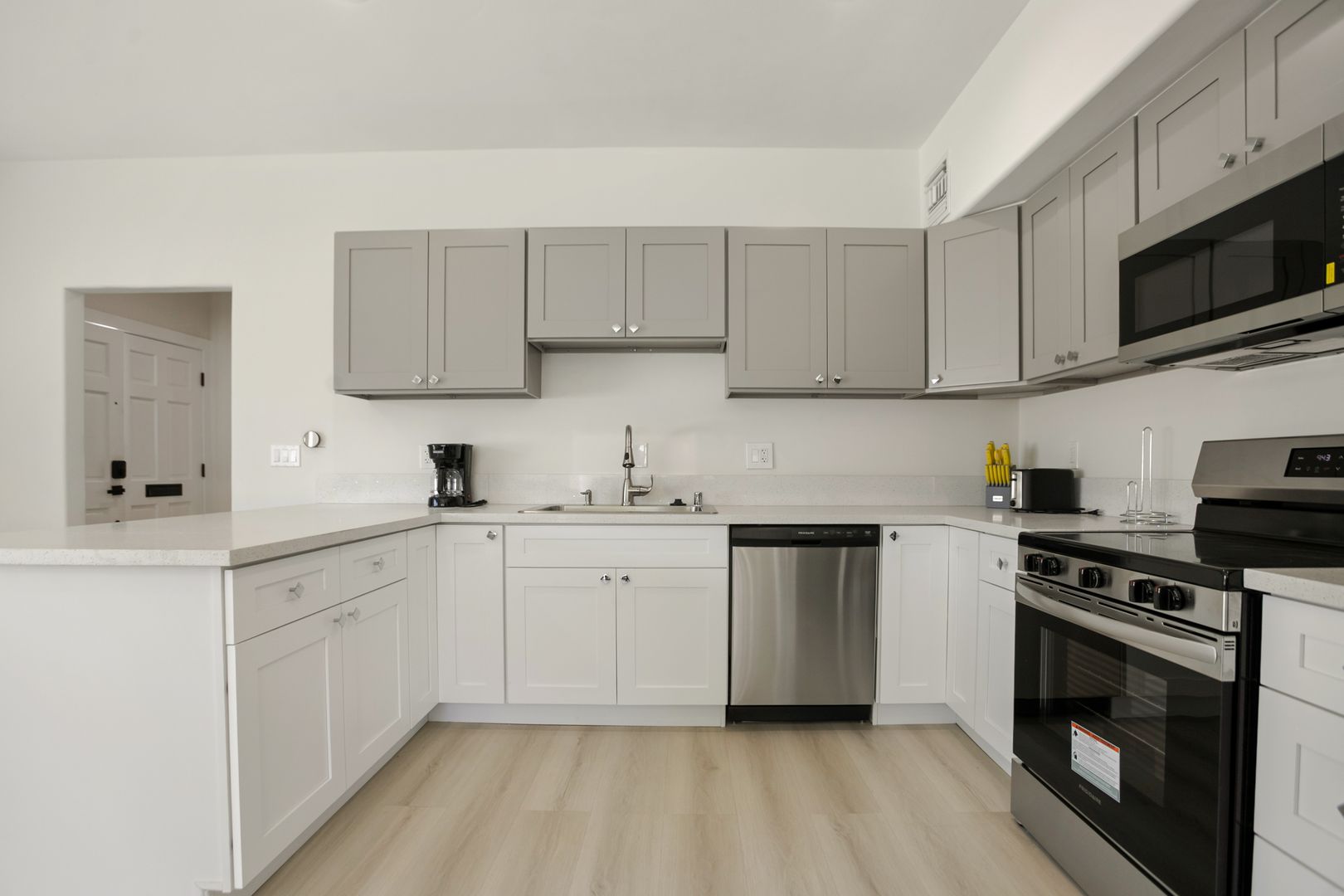 Reseda Apartment: 7904 Tampa Avenue