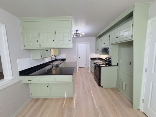 Updated 3-Bedroom, 2-Bathroom Duplex with a Spacious Fenced Backyard! – photo 1