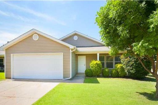 Clean, Cute, Cozy Home in Concorde Addition! – photo 1