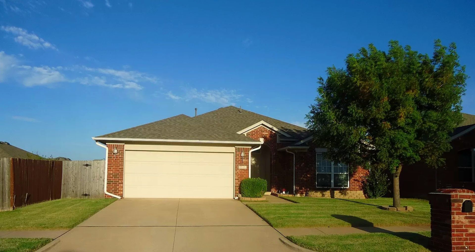Edmond House: 16032 Okalee Lane