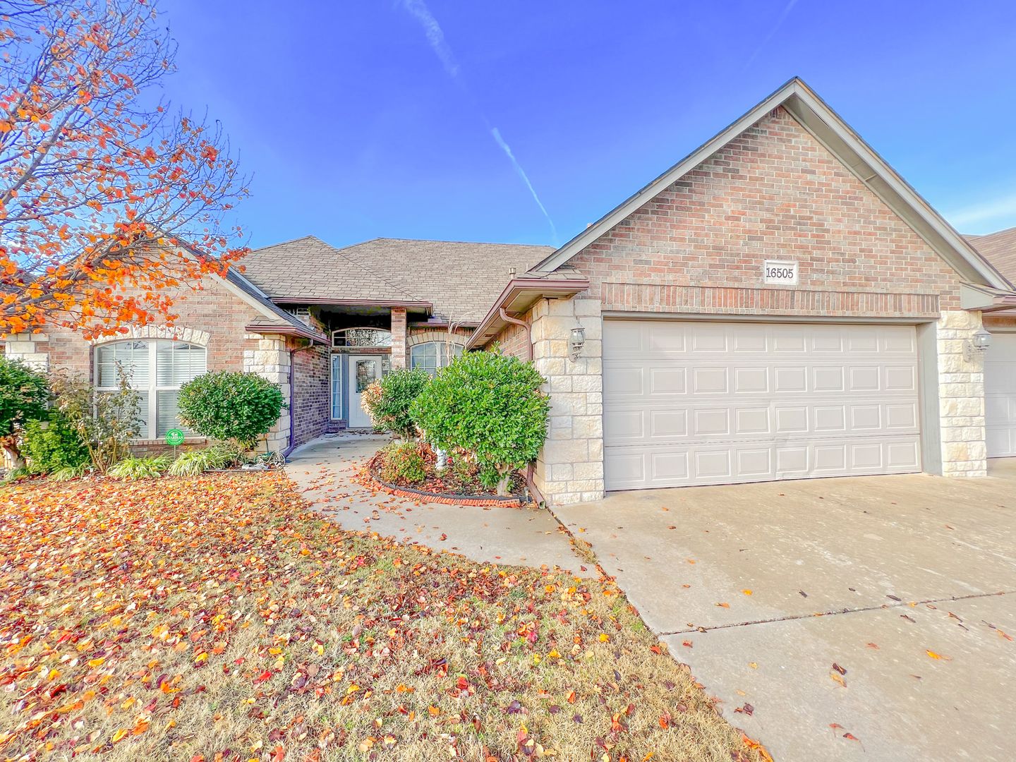 Edmond House: 16505 Moorgate Lane