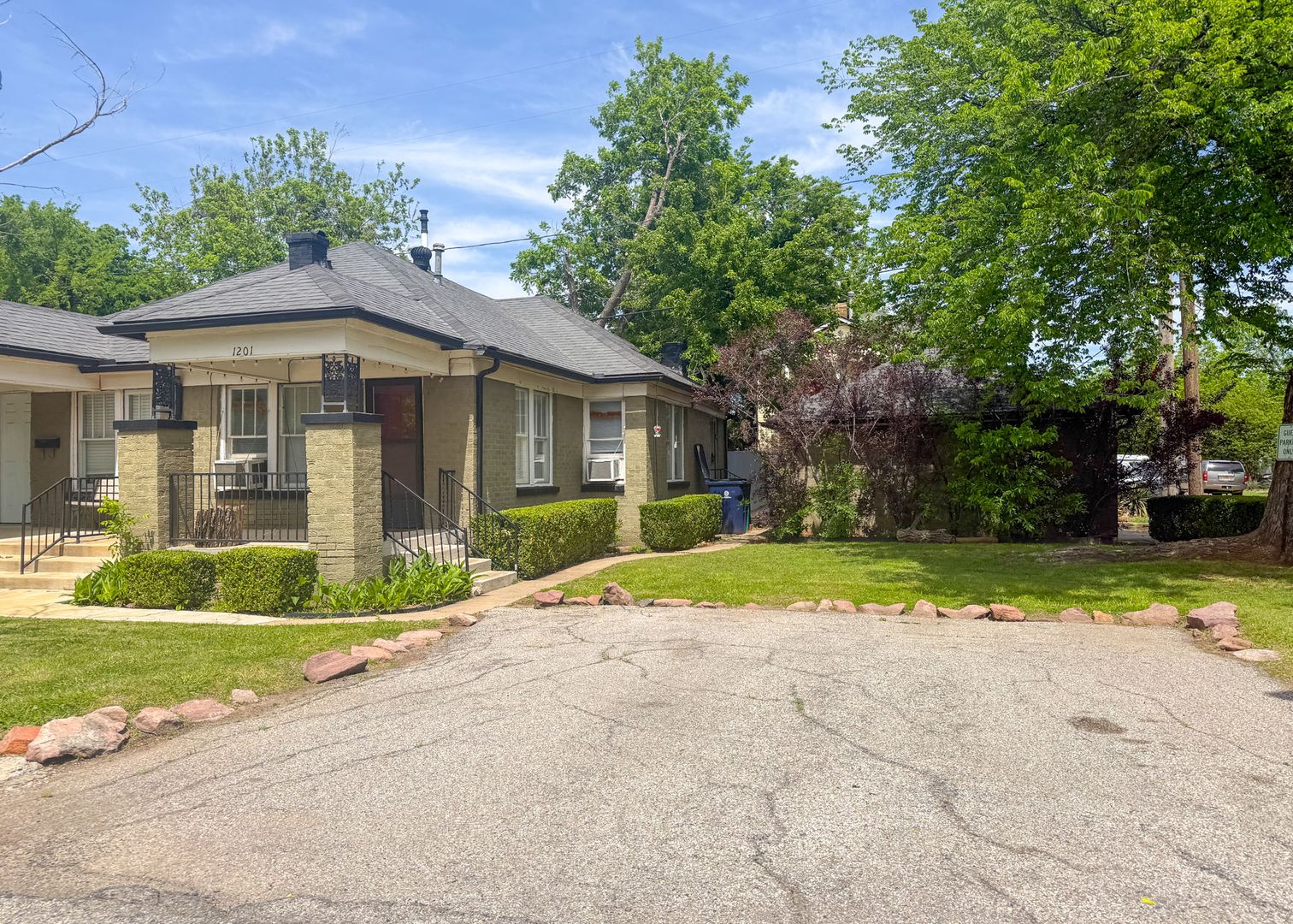 Oklahoma City House: 1201 Military Court