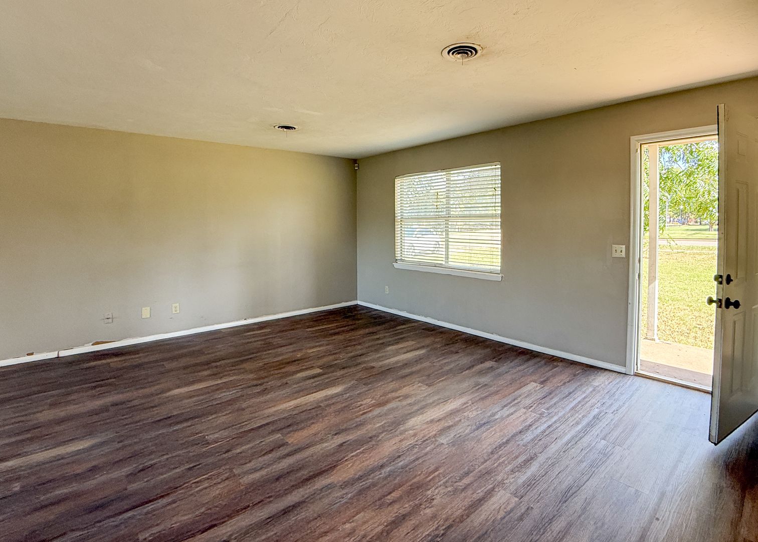 Edmond House: 817 S Kelly