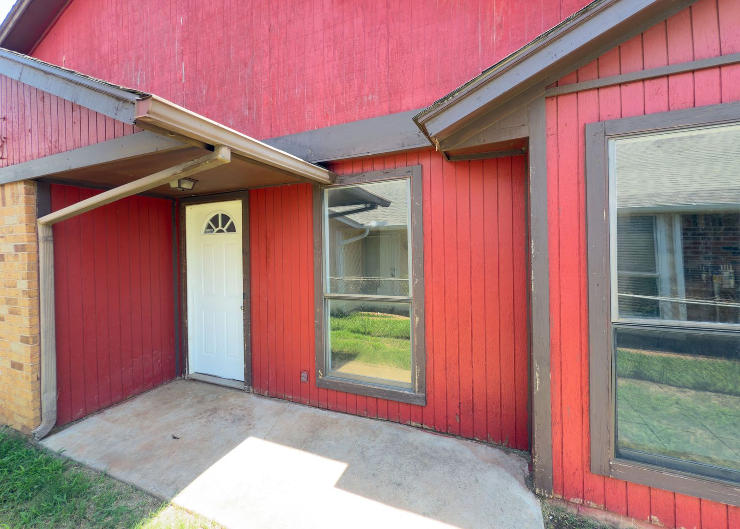 Edmond House: 1109 Dustin Drive