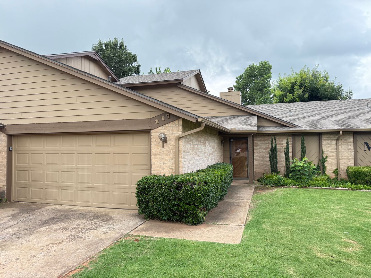 Edmond House: 217 Woodbridge Circle