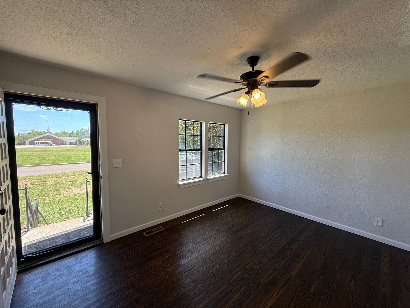 Norman House: 203 W Dale St