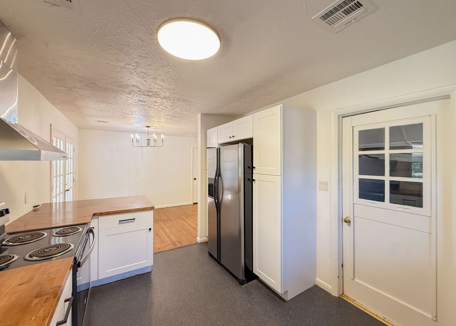 The Village House: 10416 Ridgeview Drive