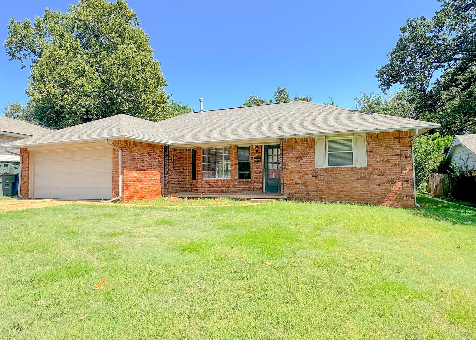 Edmond House: 345 Travis Circle