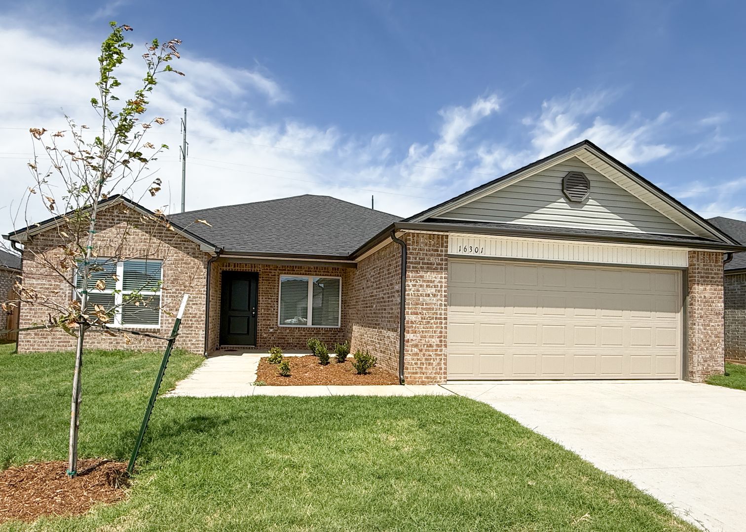 Piedmont House: 16301 Harvester Dr