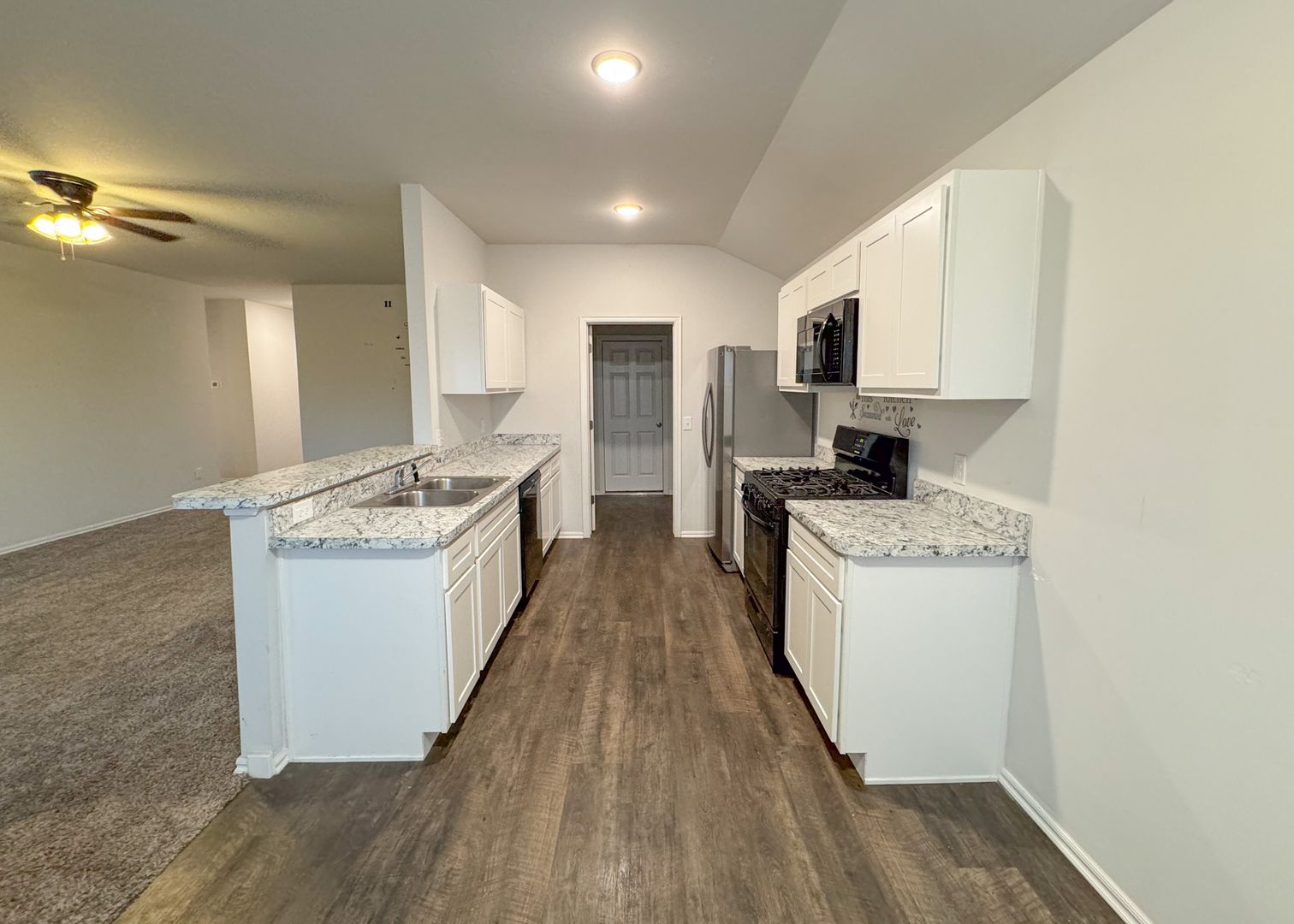 Mustang House: 1109 S Appaloosa Lane