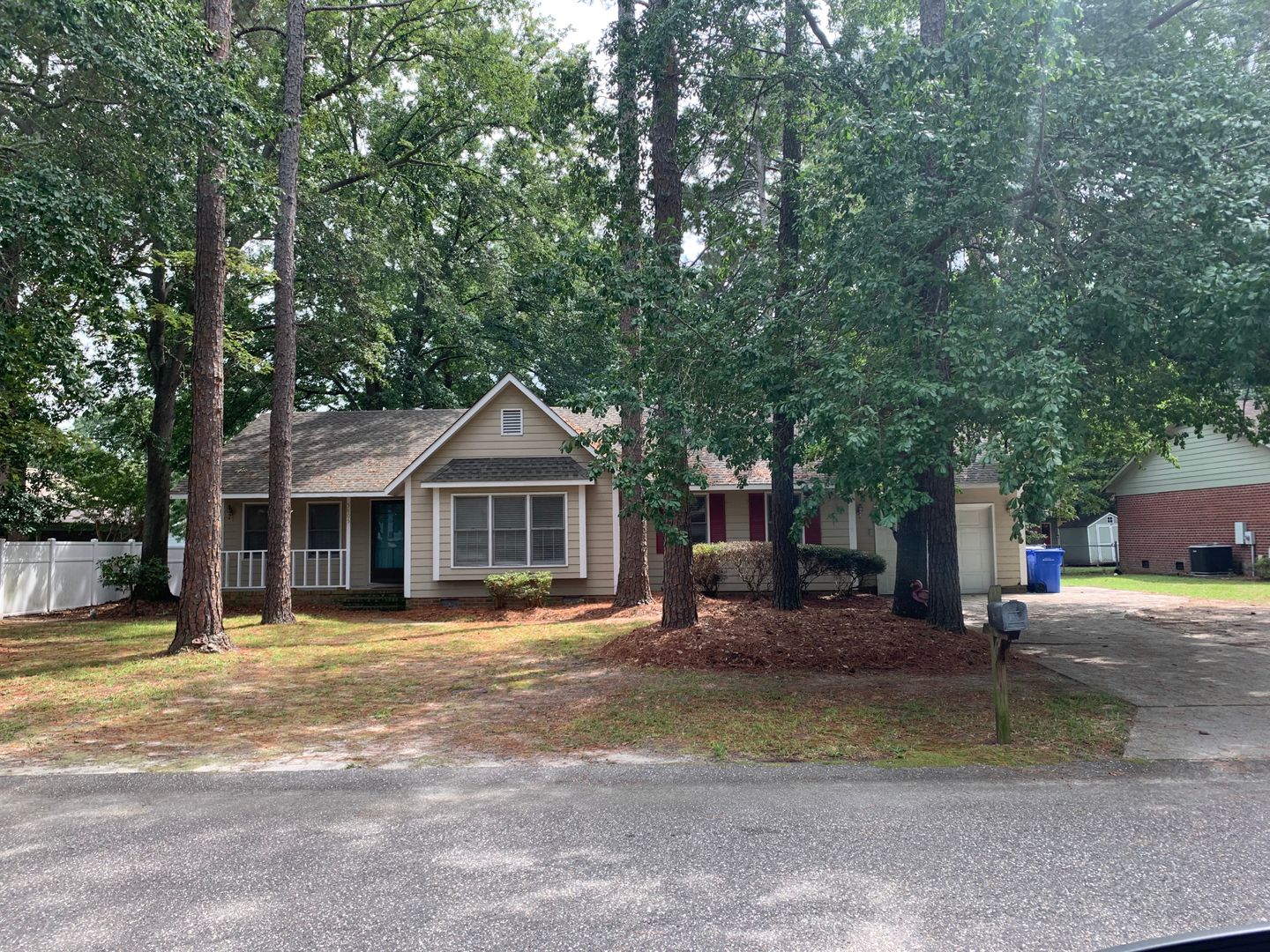 Fayetteville House: 5805 Tuckertown Lane
