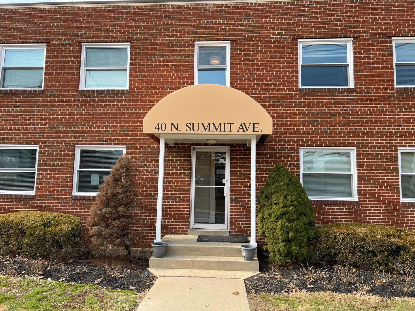 Gaithersburg Apartment: 40 N. Summit Avenue