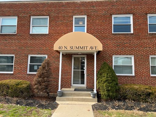* RENT SPECIAL OFFER* Beautiful Renovated Unit 1/4 Mile to MARC Train – photo 1