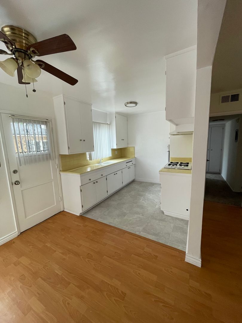 Inglewood Apartment: 918 N. Cedar St.