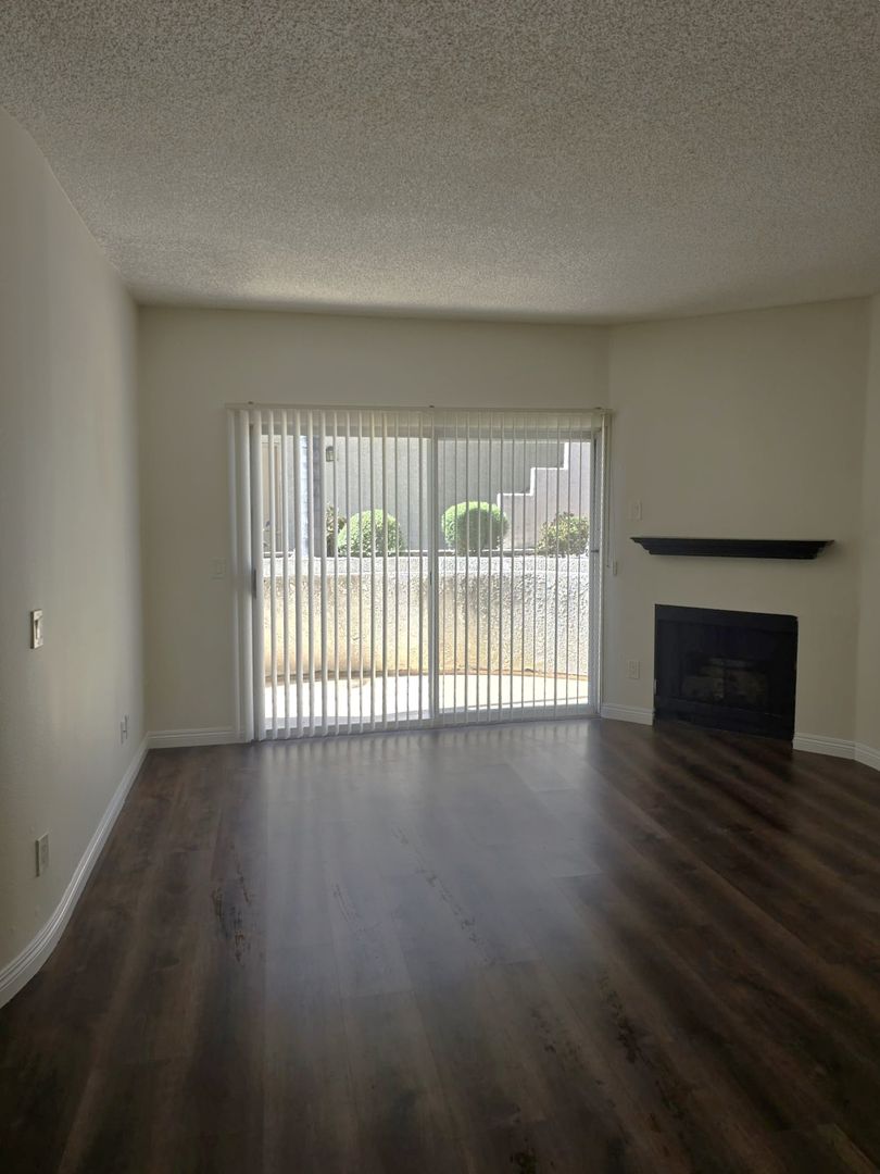 Tujunga Apartment: 10270 Tujunga Canyon Blvd.