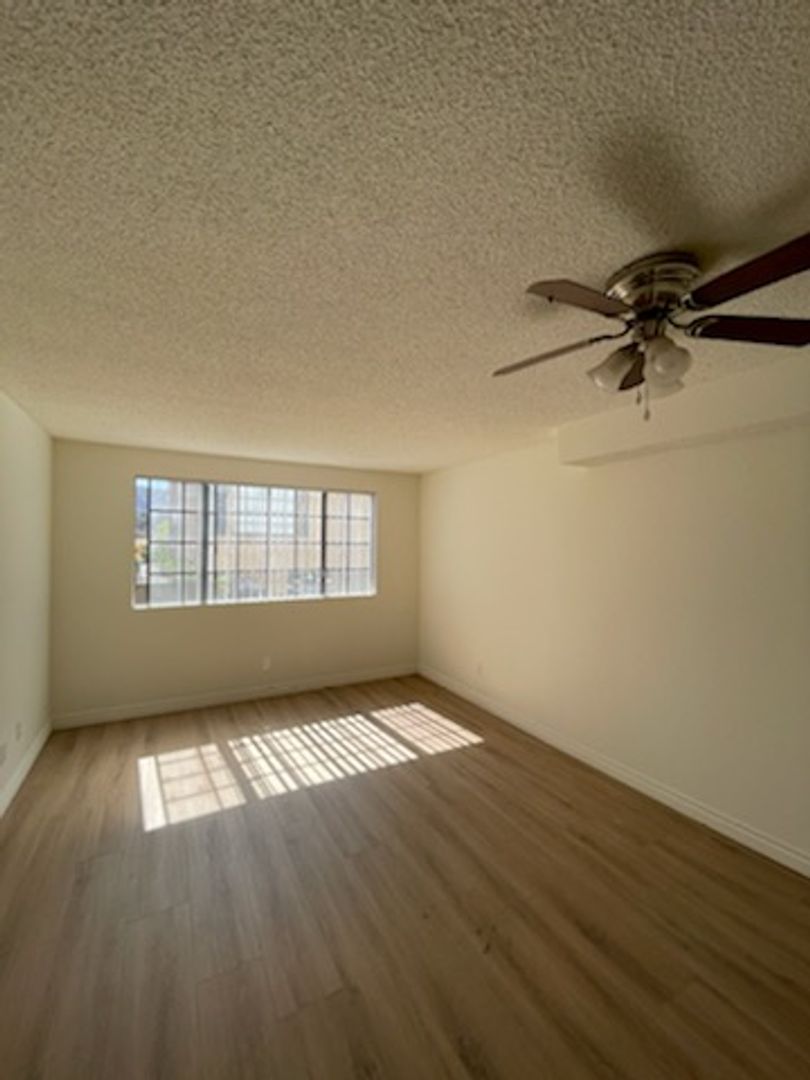 Tujunga Apartment: 10238 Tujunga Canyon Blvd.