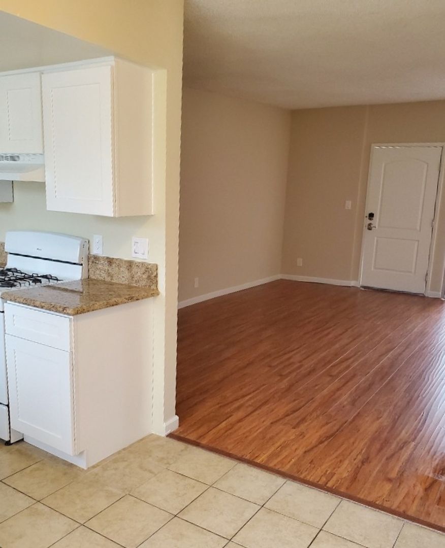 Tujunga Apartment: 10243 Samoa Ave.