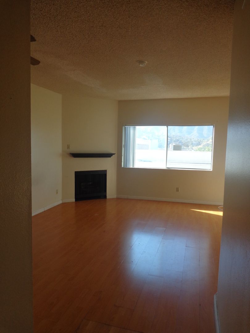 Tujunga Apartment: 10270 Tujunga Canyon Blvd.