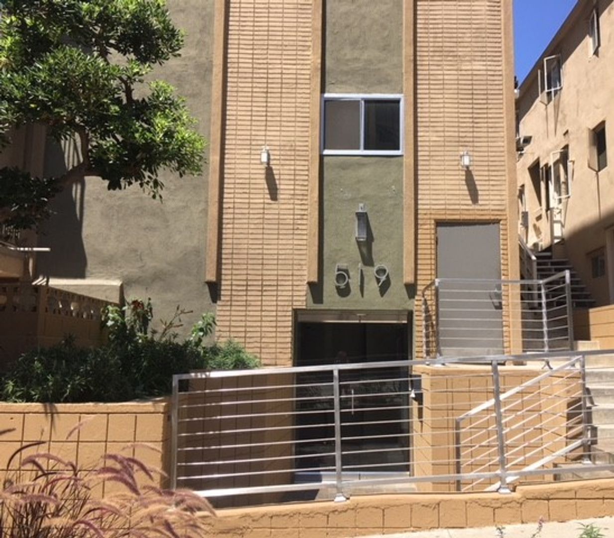 Los Angeles Apartment: 519 Glenrock Ave.