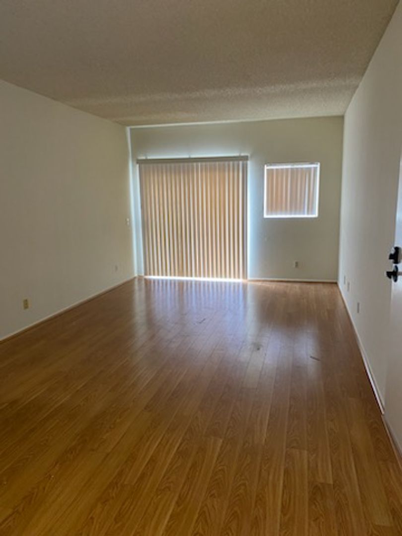 Tujunga Apartment: 7260 Apperson St.