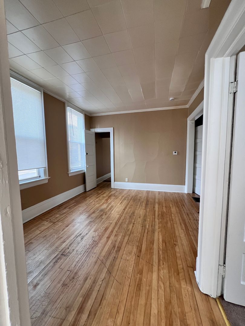 2407-2409 N. Farwell Ave.