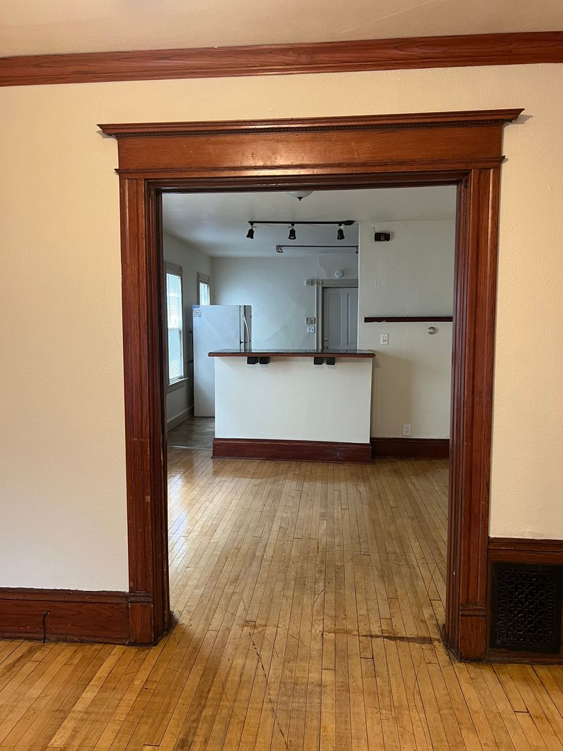 Milwaukee Apartment: 1249-1251 N. 34th St.