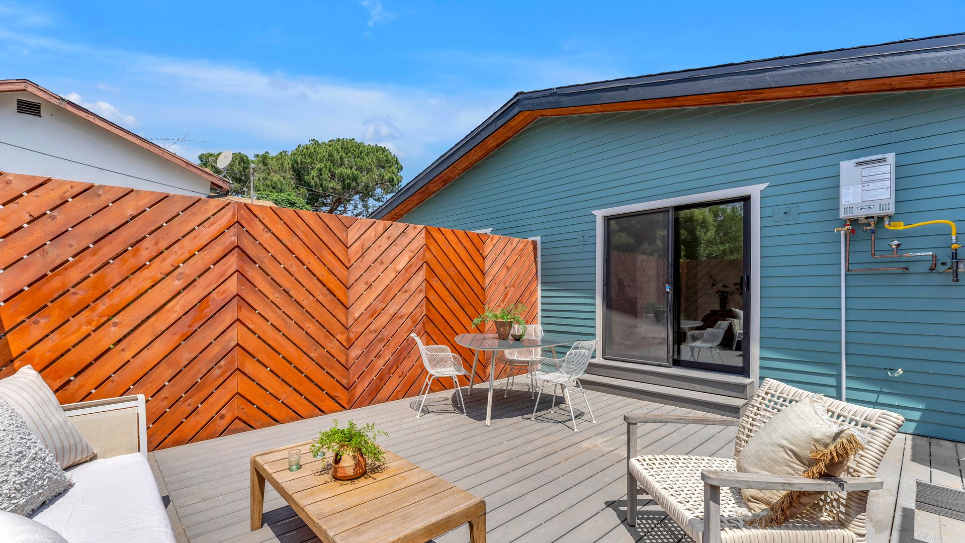 Los Angeles House: 4112 Prospect Ave