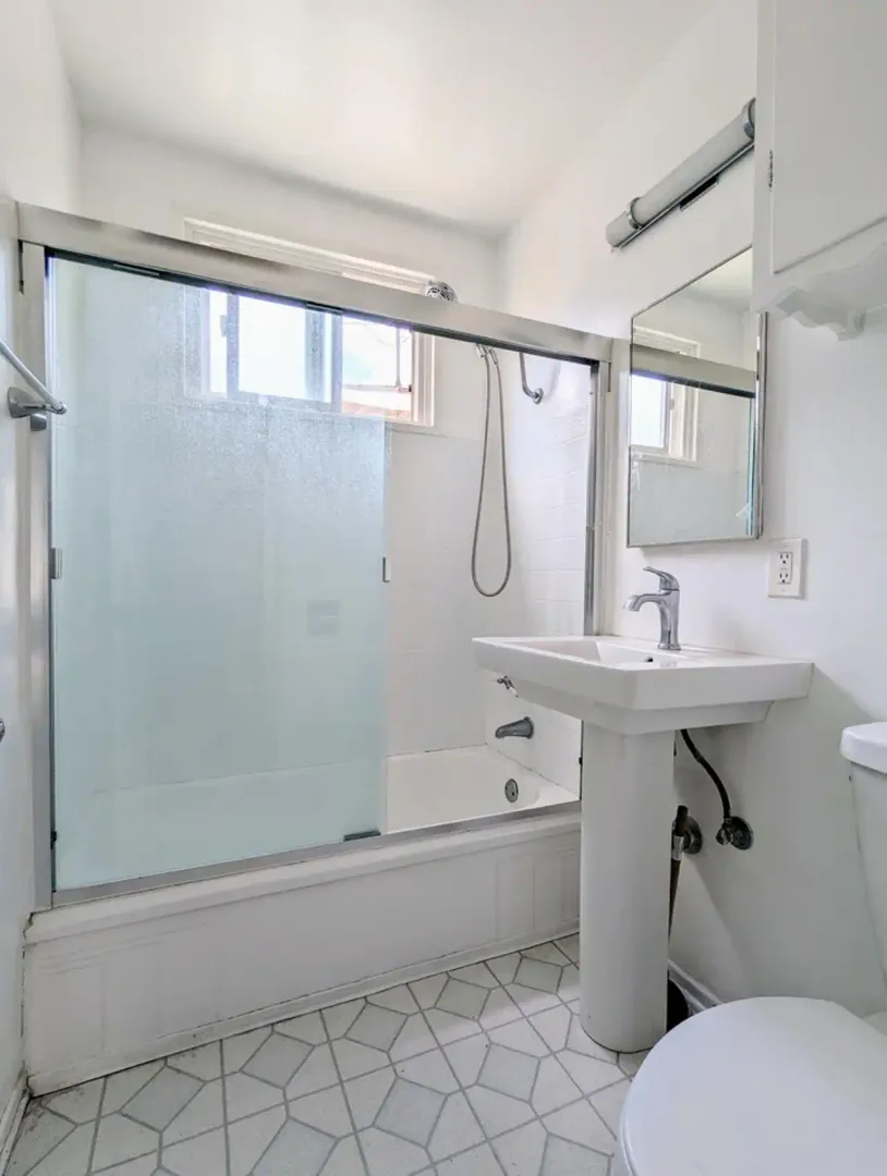 South Gate Apartment: 9234 Elizabeth Ave
