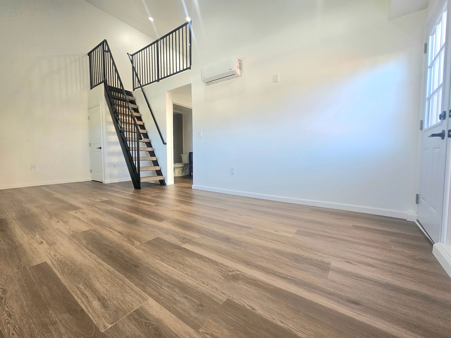 Riverside Apartment: 3272 Algonquin Lane