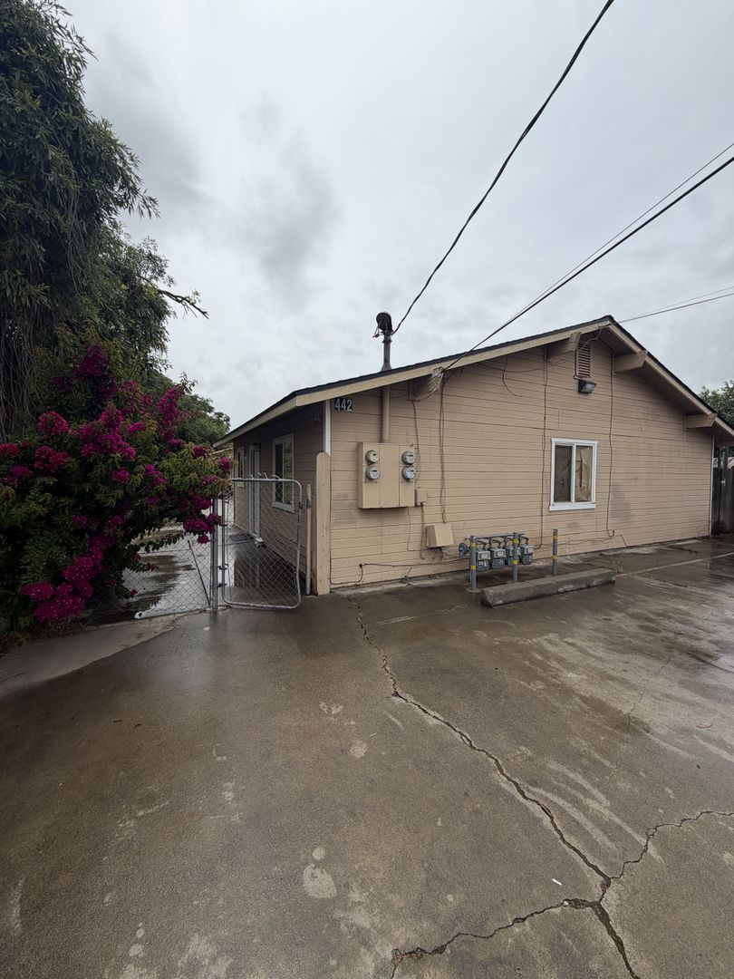 Merced Apartment: 442 N St. #A
