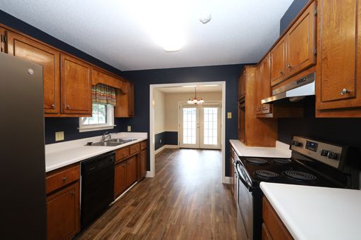 Listing photo thumbnail