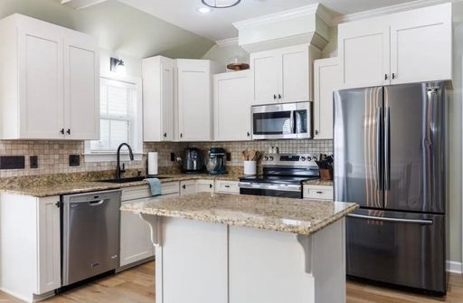 Listing photo thumbnail