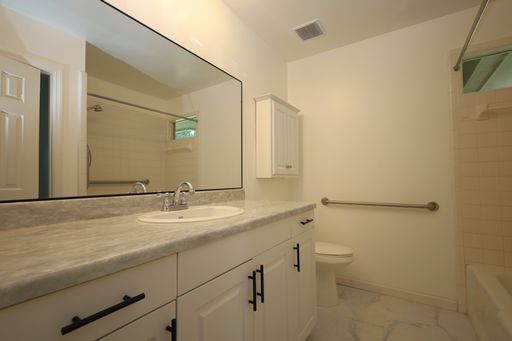 Listing photo thumbnail