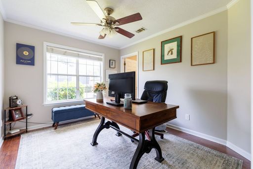Listing photo thumbnail