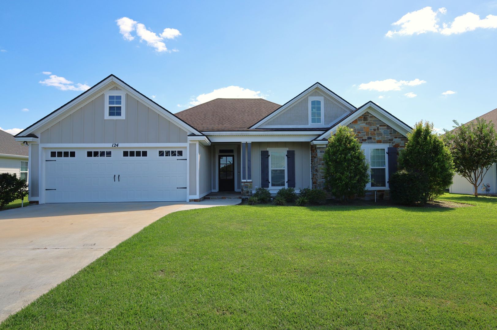 124 Floyd Mcneal Drive, Hahira, GA 31632