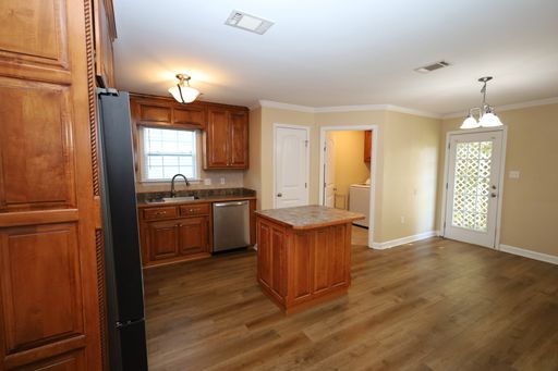 Listing photo thumbnail