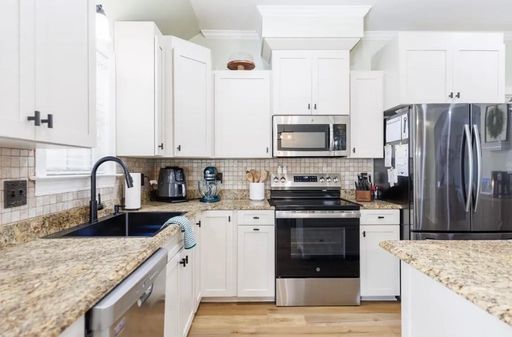 Listing photo thumbnail