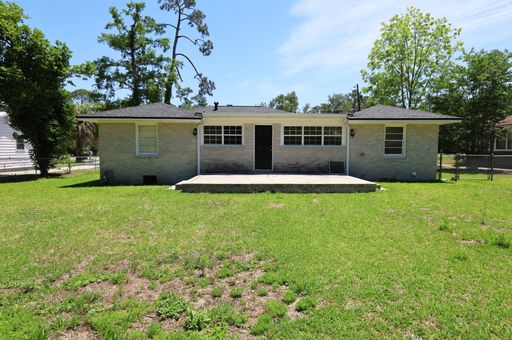 Listing photo thumbnail