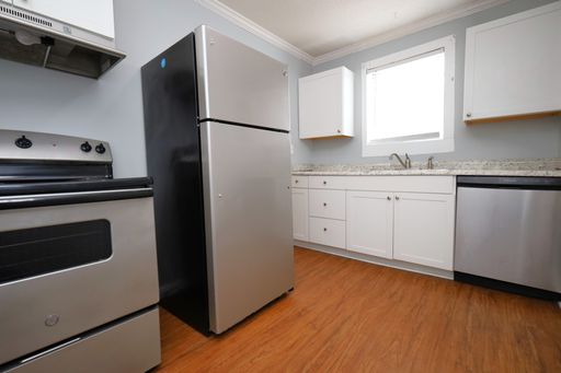 Listing photo thumbnail